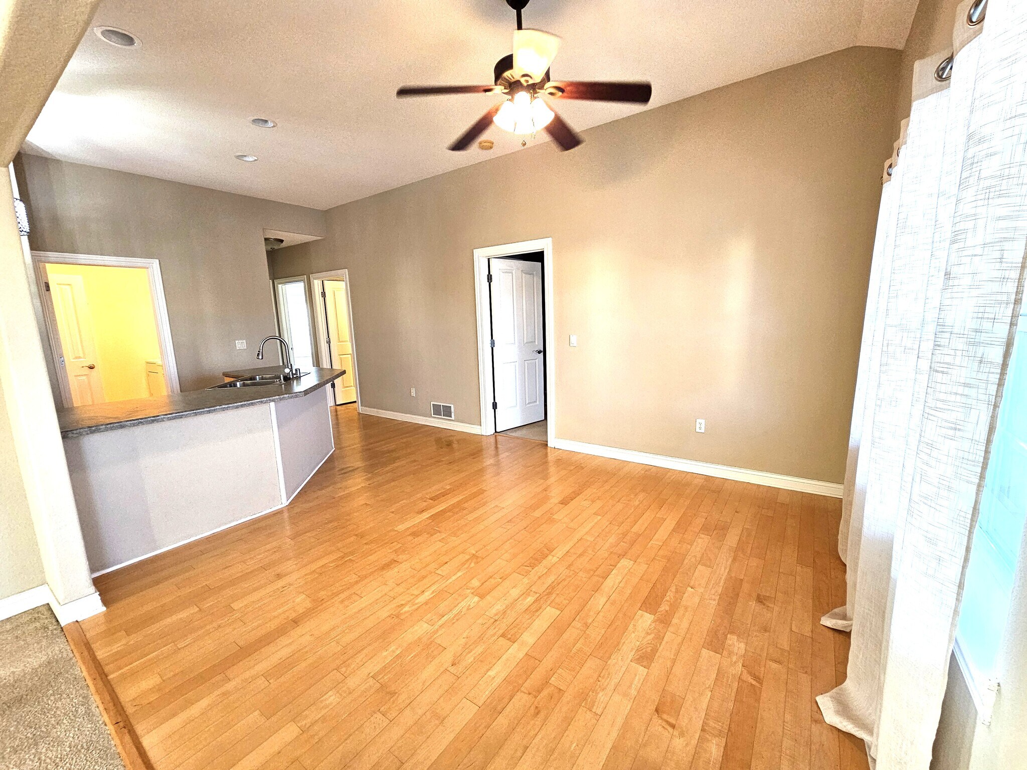 Building Photo - 1850 Stoney Ln