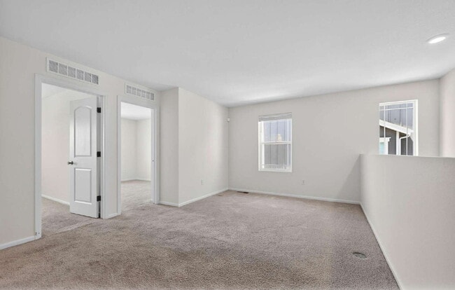 Building Photo - Beautiful 3 bed, 3 bath townhome in the lovely Painted Prairie Community!