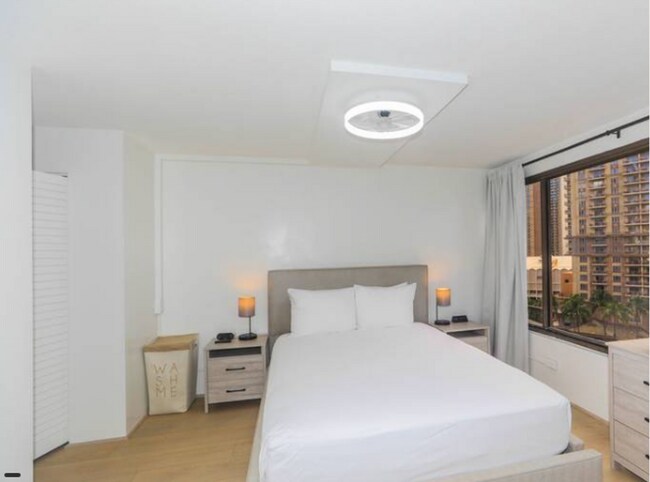 Building Photo - Renovated Fully Furnished 1 Bedroom at Discovery Bay