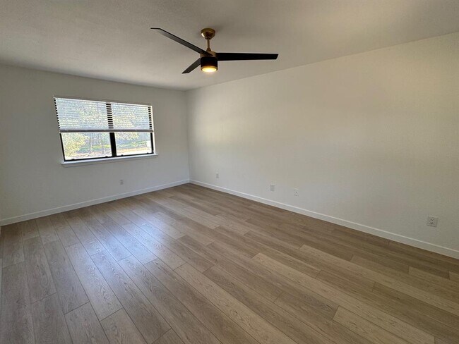 Building Photo - 12604 Shady Acres Dr