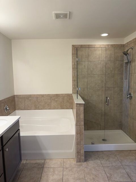 Building Photo - Beautiful Nearly New Townhome at Renaissance at South Park