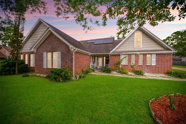 Building Photo - 15719 Baytree Dr