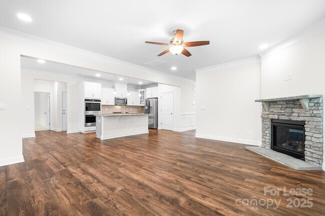 Building Photo - 1076 Thoroughbred Dr.