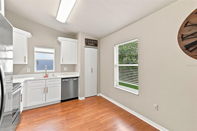 Building Photo - 128 Lookout Dr