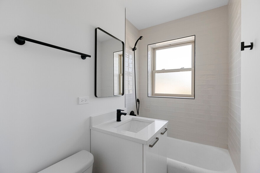 Building Photo - 1555 W Hollywood Ave