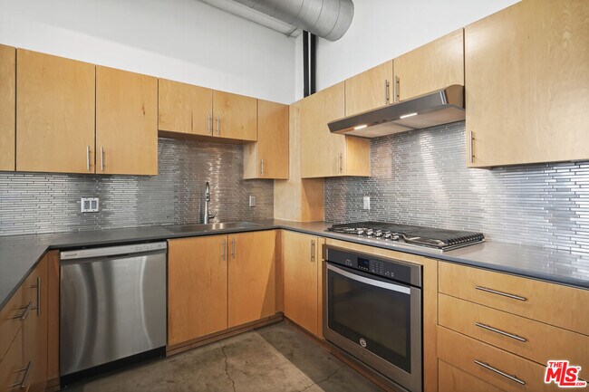 Building Photo - 1130 Flower St