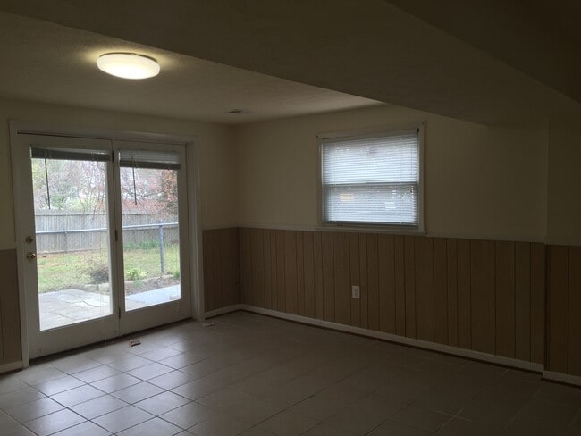Building Photo - 4 BEDROOM, 3 FULL BATH SINGLE FAMILY HOME ...