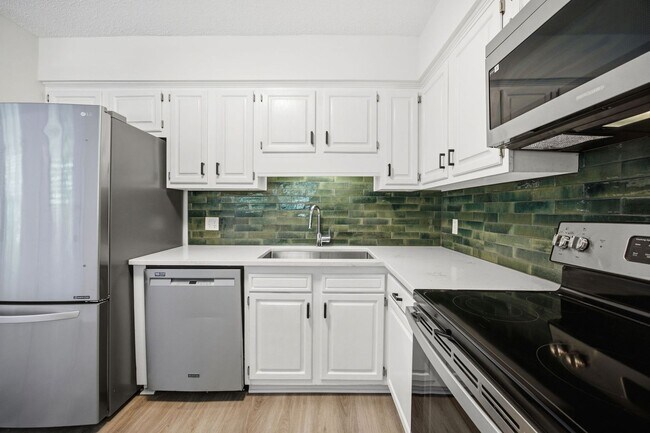 Building Photo - Fully Renovated 3 Bed / 2 Bath Ranch Near Downtown Raleigh & the Greenway!