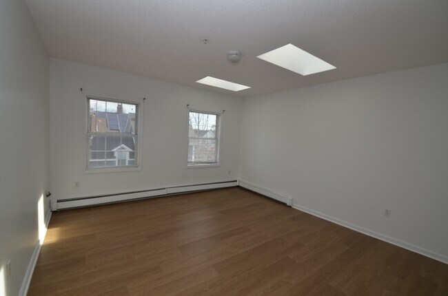 Building Photo - 99 W Wyoming Ave