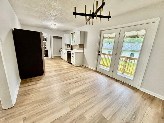 Building Photo - 3 Bedroom Ranch for Rent!
