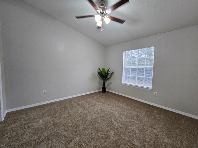 Building Photo - 837 Grand Regency Pointe