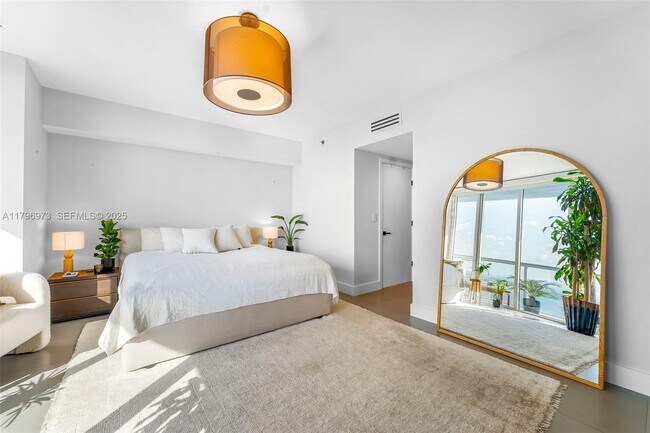 Building Photo - 465 Brickell Ave