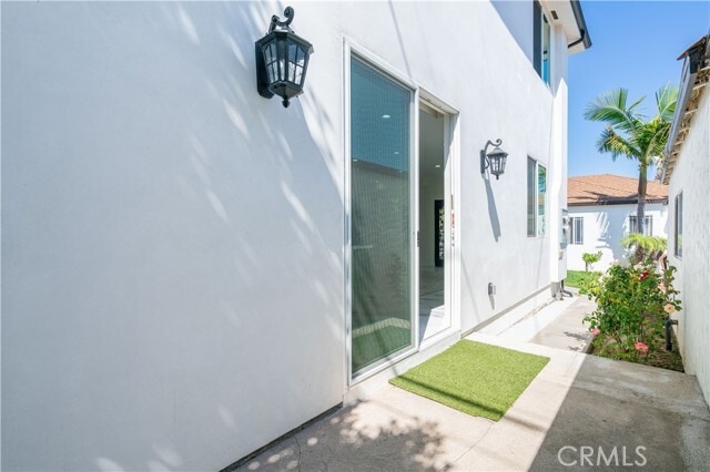 Building Photo - 8421 Bleriot Ave