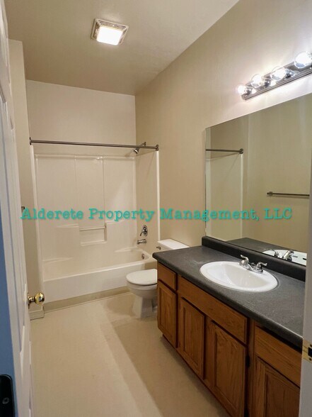 Building Photo - 4257 Sabana Loop SE