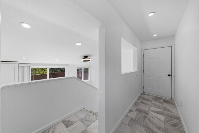 Building Photo - Updated Duplex