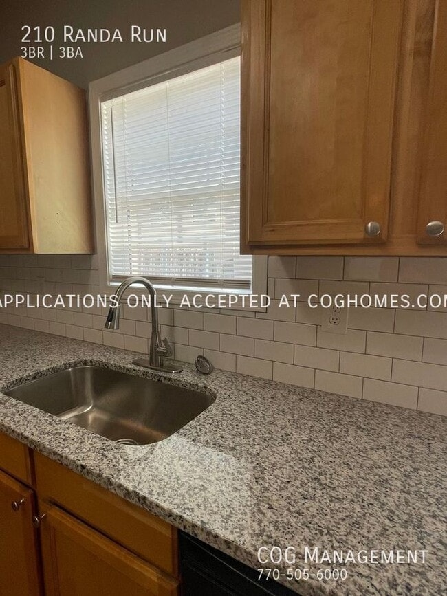 Building Photo - 210 Randa Run