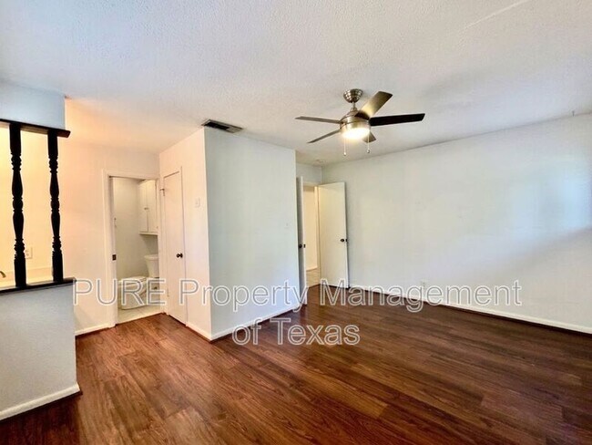 Building Photo - 3000 Lakeside Dr