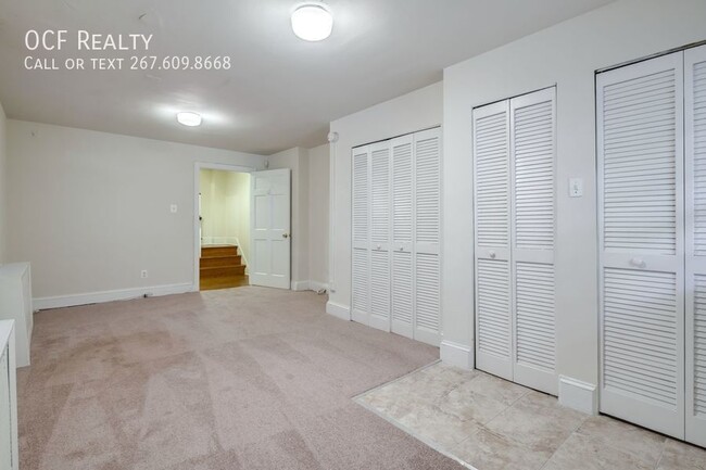 Building Photo - Charming Two Bed Rittenhouse Apartment