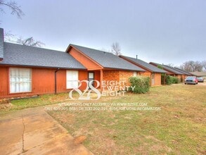 Building Photo - West Norman 2 Bed/1 Bath Duplex WITH Fenced Backyard! AVAILABLE NOW!
