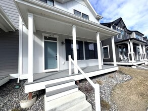 Building Photo - 3 Bed / 2.5 Bath Modern Home on Billings West End