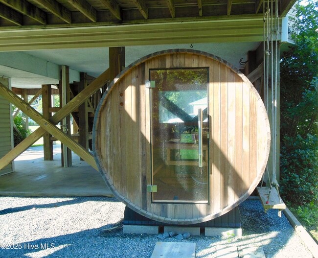 Building Photo - 807 Driftwood Dr