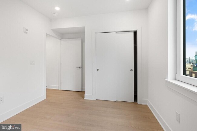 Building Photo - 2000 Dreer St