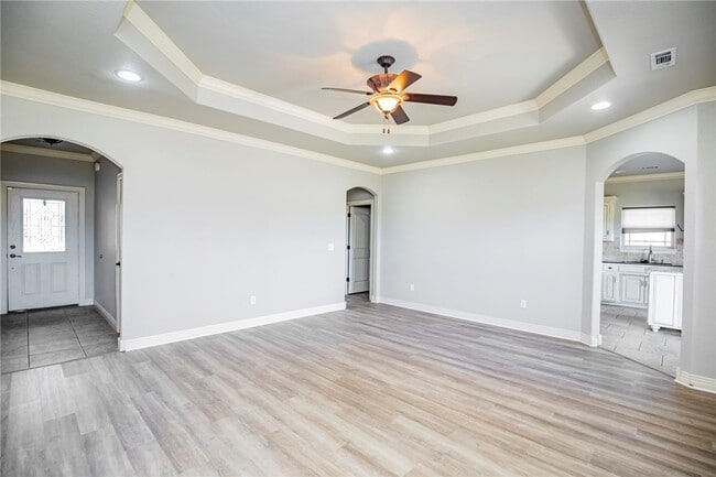 Building Photo - 2715 Vanike Dr