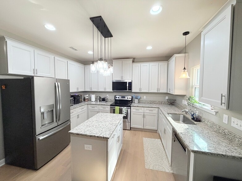 Building Photo - 550 Callandale Ln