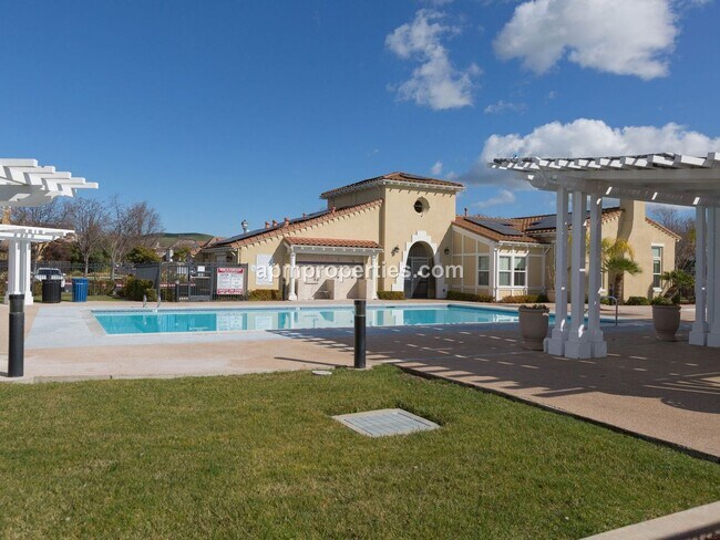 Building Photo - Desirable 4 Bedrooms + Bonus, 4.5 Baths, Gale Ranch in San Ramon!