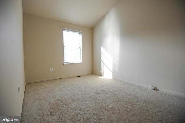 Building Photo - 128 Sulgrave Ct
