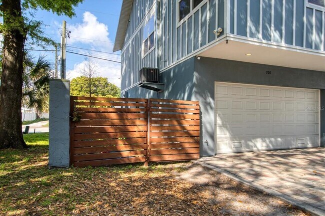 Building Photo - 708 S 22nd St