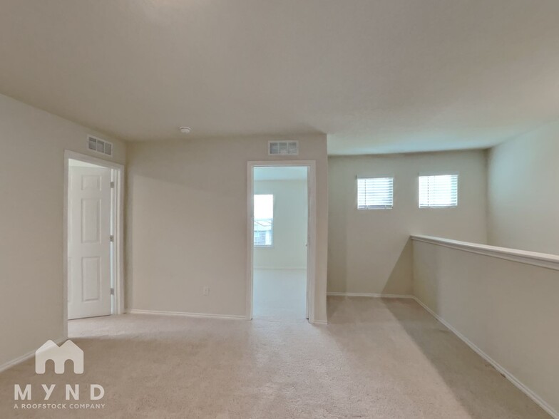 Building Photo - 707 Wild Olive Wy