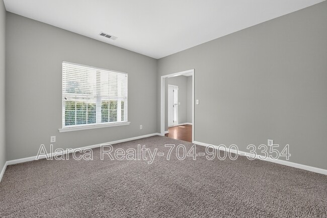 Building Photo - 2041 White Cedar Ln