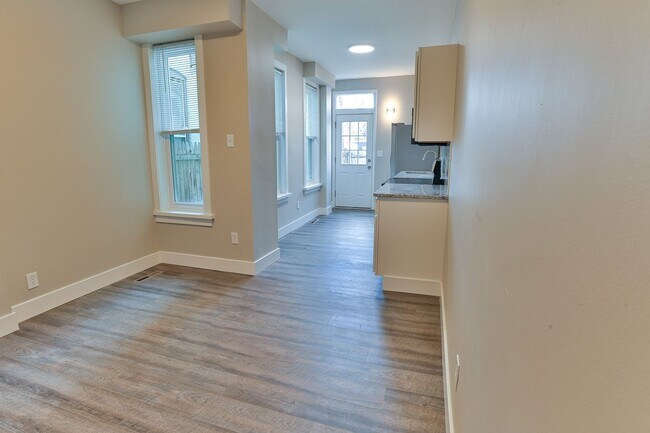 Building Photo - 2 Bedroom Single Family on N 4th St