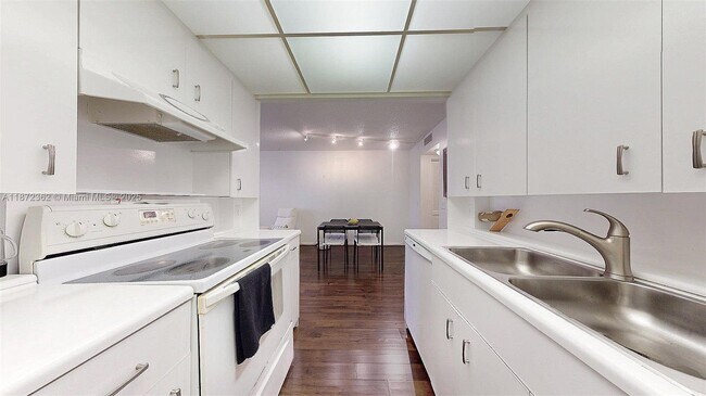 Building Photo - 4047 Rexford A