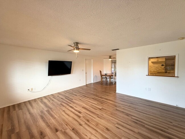 Building Photo - Charming 3-Bedroom, 2-Bath Home in the Hea...