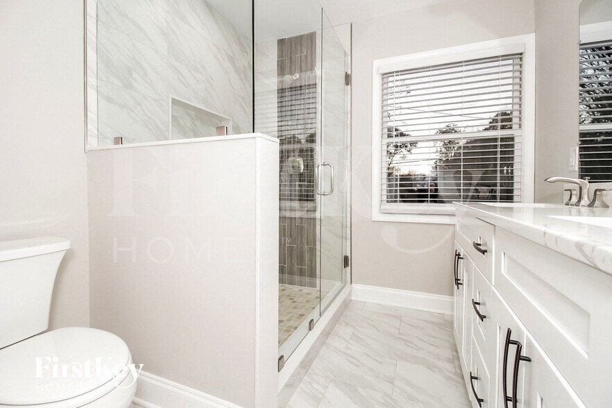 Building Photo - 2237 Powers Ferry Dr SE