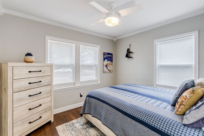 Building Photo - 1609 W Kiowa St