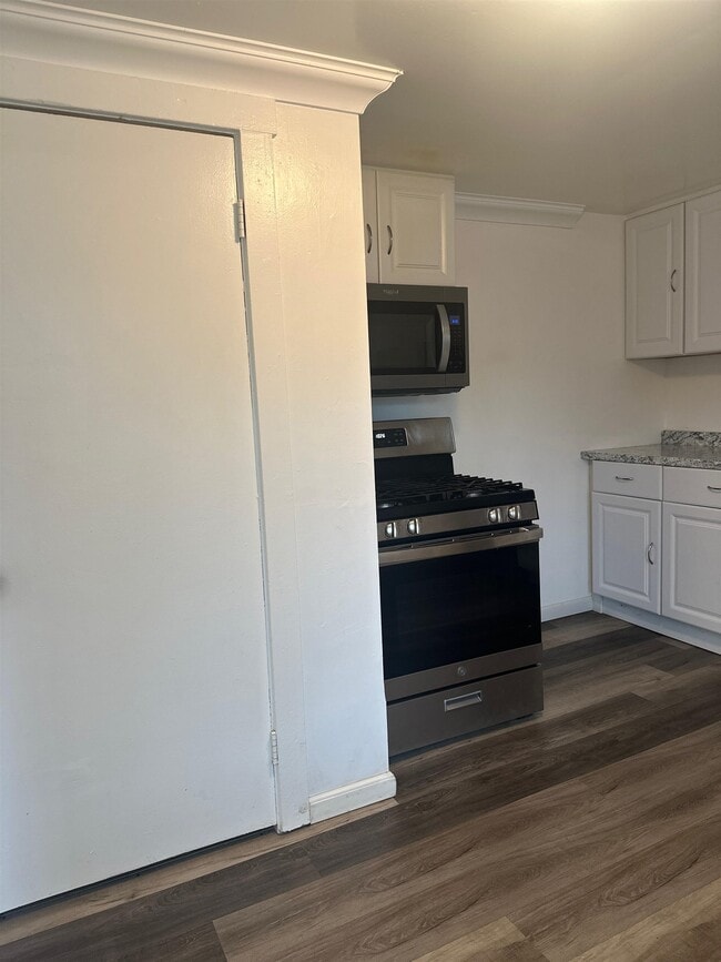 Building Photo - 707 Port St