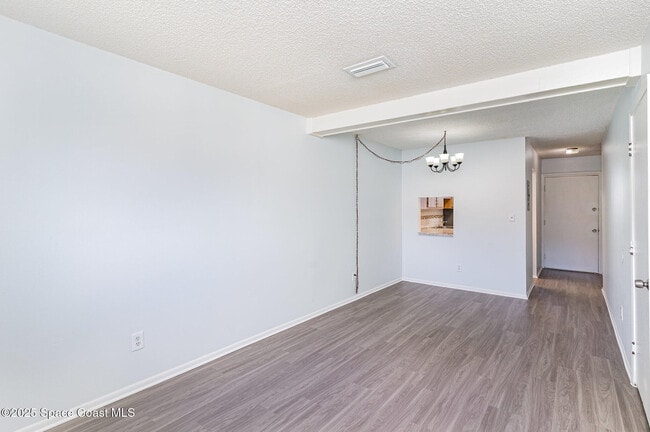 Building Photo - 204 Seminole Ave W