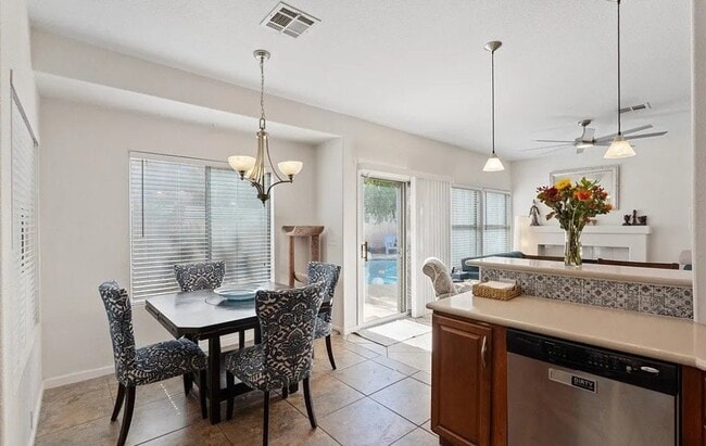 Building Photo - 2502 Cortina Ave