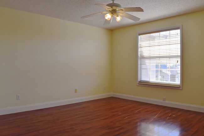 Building Photo - Avalon Park Pool Home - Gated Street - 7 B...