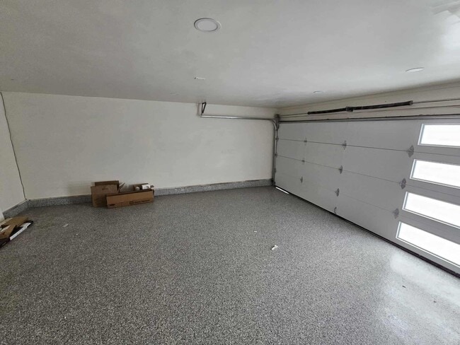 Building Photo - 114 S Emerald Pl