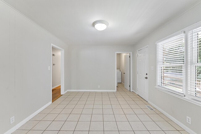 Building Photo - 2808 Bardwell Rd