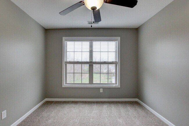 Building Photo - Executive Home on Cul de sac off exit 8.  Hurry.