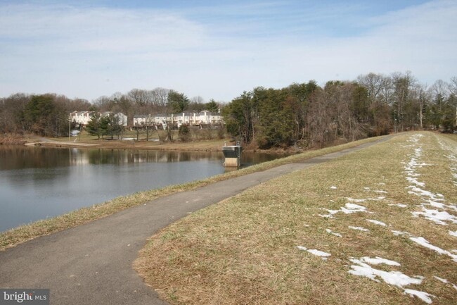 Building Photo - 5900 Cove Landing Rd