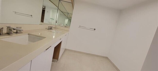 Building Photo - 19355 Turnberry Way