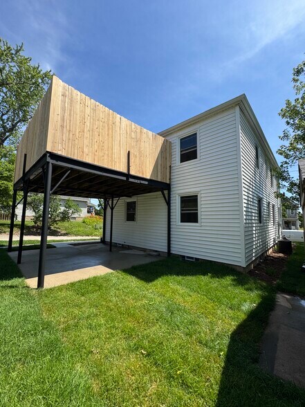 Building Photo - 2883 S Linebarger Ter