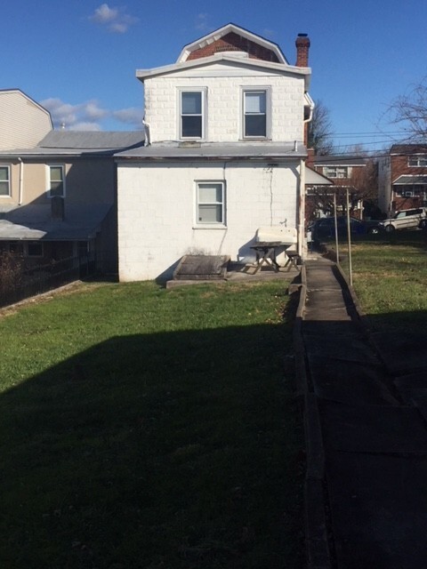 Building Photo - 137 W 2nd Ave