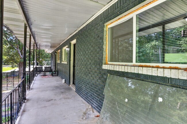 Building Photo - 609 Allen Dr
